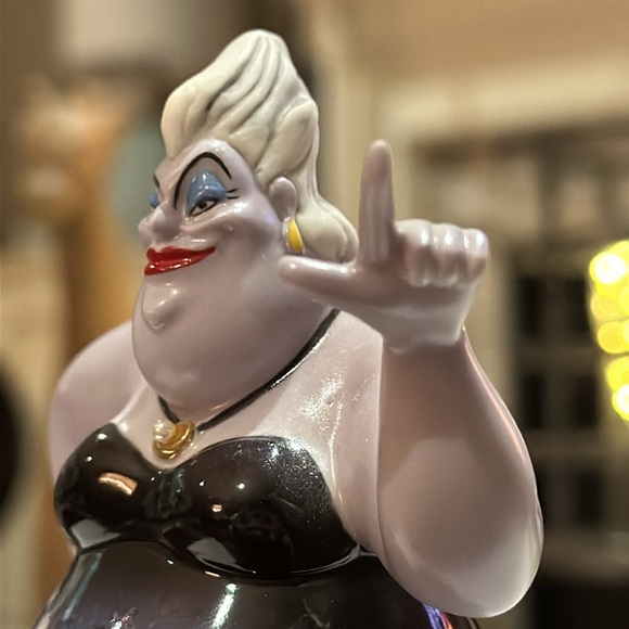 Bradford Editions, Disney Villains Heirloom Porcelain Figurines “Ursula” - Picture 11 of 16
